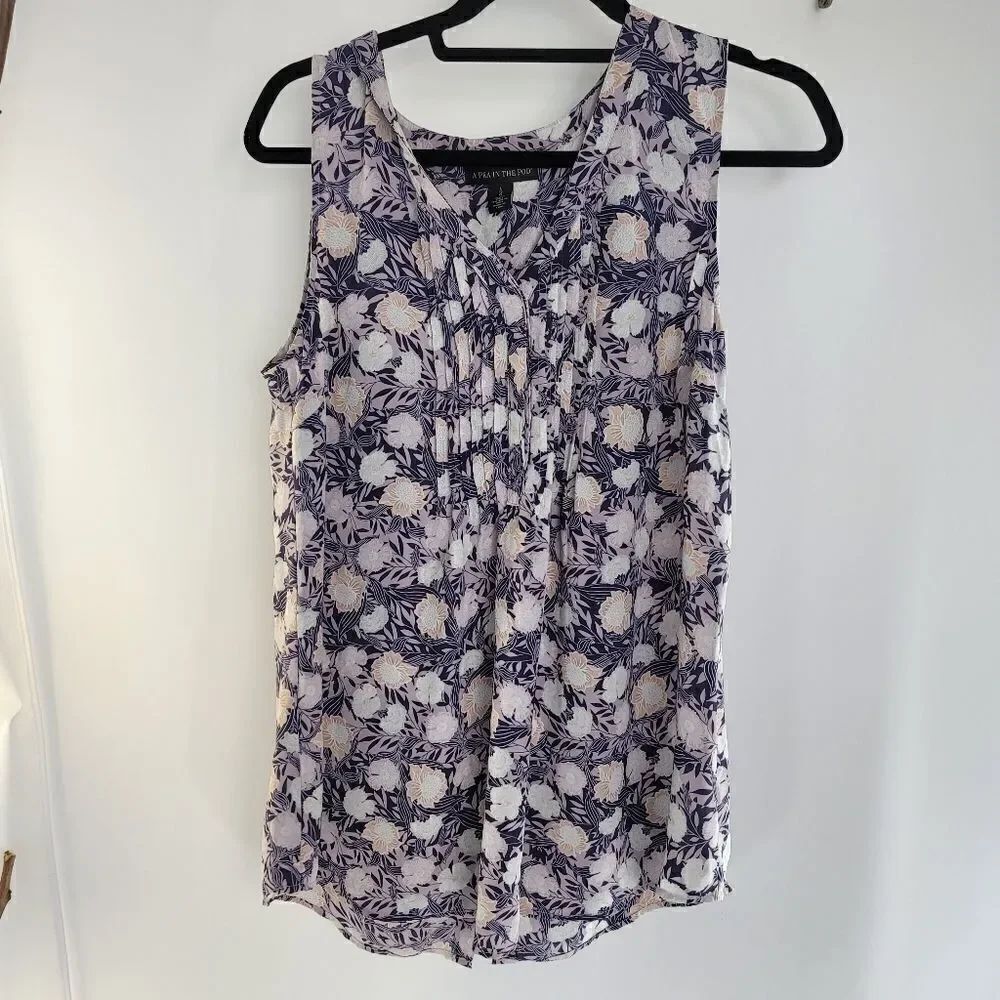 A pea in the pod sleevelessโfloralโblouseโmaternity